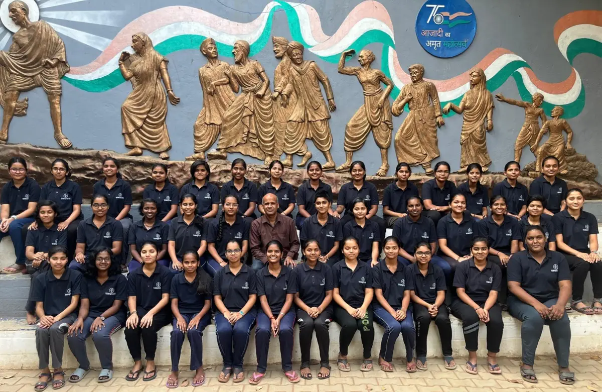 Faculty guiding students